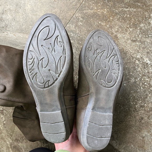 Brown tall boots - Picture 3 of 4